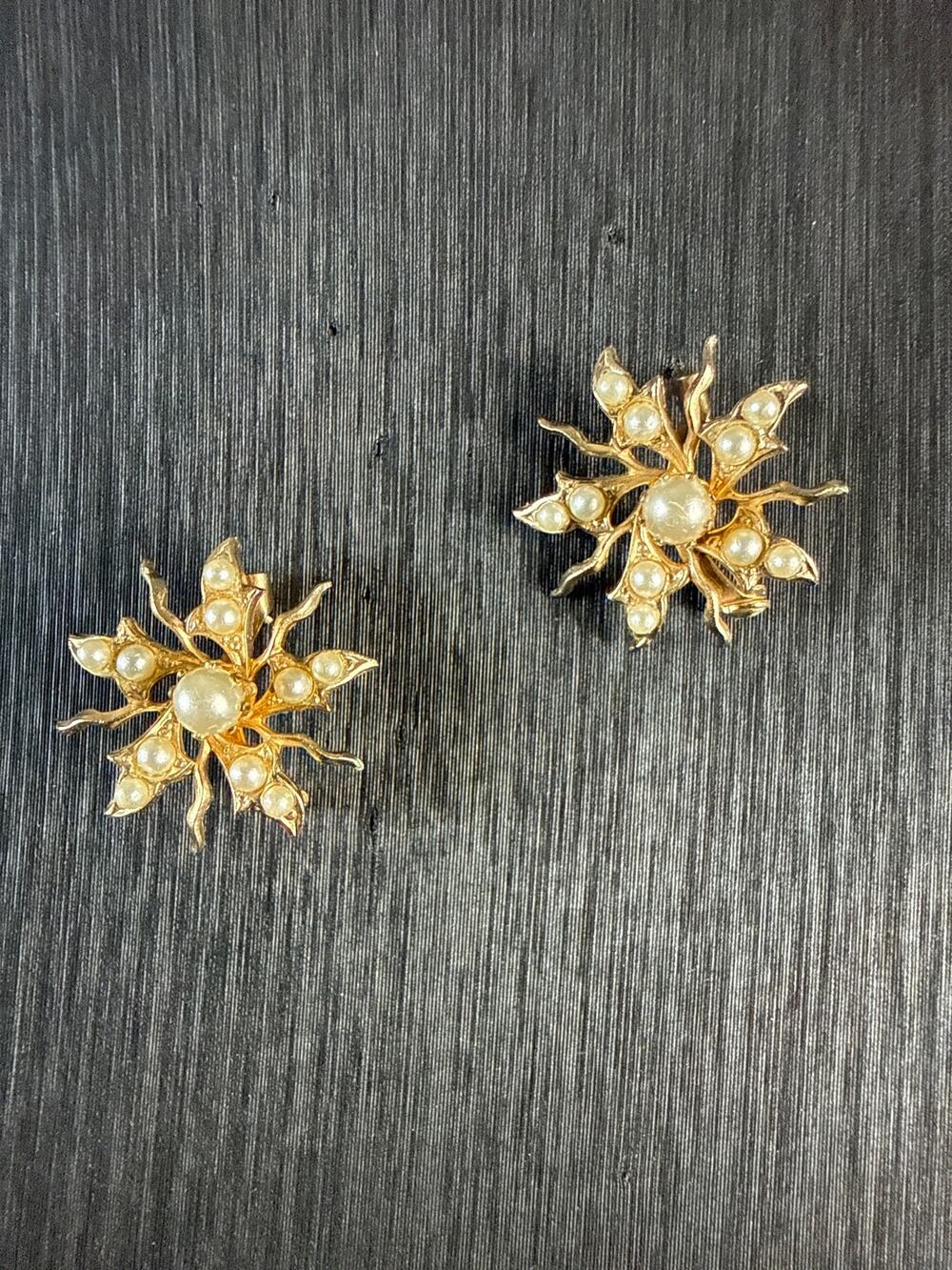 Vintage Goldtone Pearl small Brooch Set 2pc
